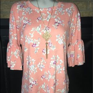 Gorgeous brand new , bell sleeved floral!